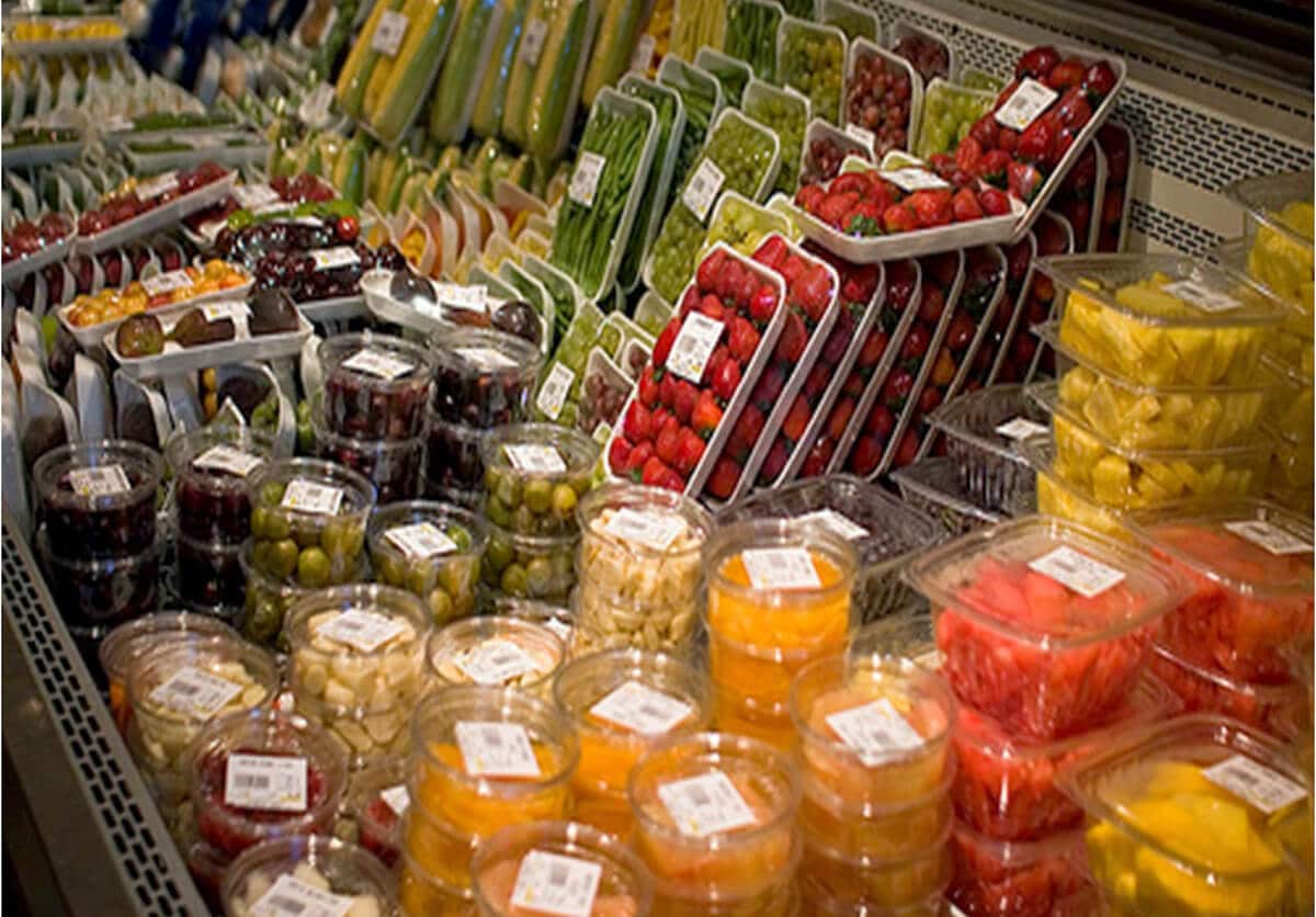 toxic plastics touching food